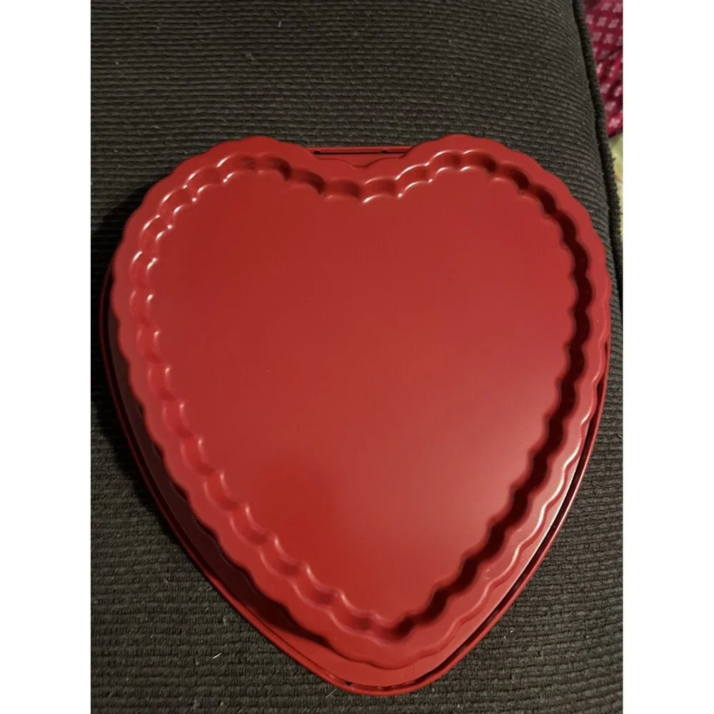 Trudeau NEW Red Heart Shaped Non-stick Cake Pan 9